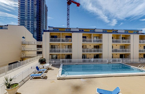 Orange Beach Condo | Incredible getaway with pool, sport courts, & beach access