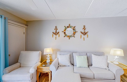 Orange Beach Condo | Incredible getaway with pool, sport courts, & beach access