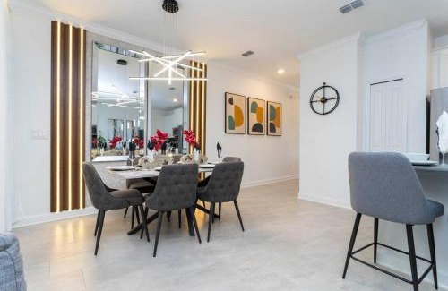 Four Corners House | Incredible House with pool near Disney