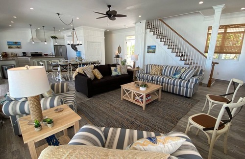 William's Town Villa | Incredible location! Perfect for families. Beautiful sheltered beach Heated pool