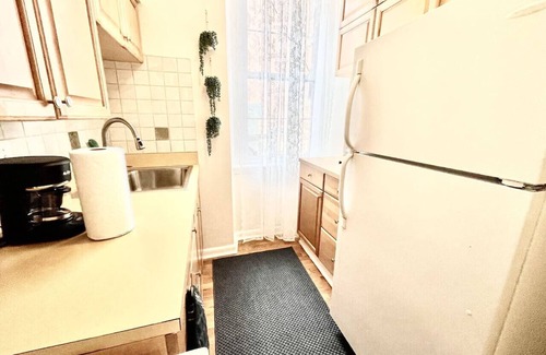 Gayborhood Apartment | ~Incredible Location! Large Center City 2 Bedroom~