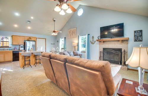 Vian House | Incredible Log Home 1 Mile From Lake Tenkiller