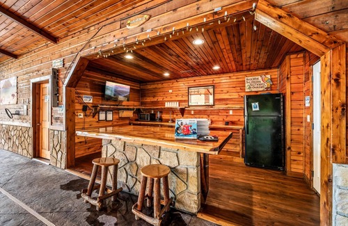 Gatlinburg - Pigeon Forge Cabin | Incredible Mansion with Private Indoor Pool and Theater Room