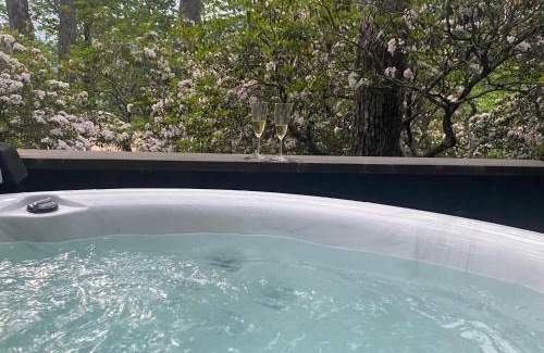 Cashiers Apartment | Incredible Mountain Views with Private Hot Tub!