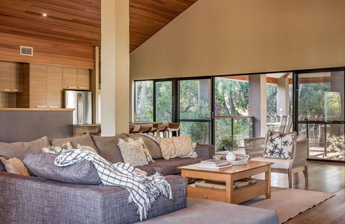 Dunsborough House | INCREDIBLE MULTI-FAMILY HOLIDAY HOME SITUATED IN LUSH NATURAL BUSHLAND