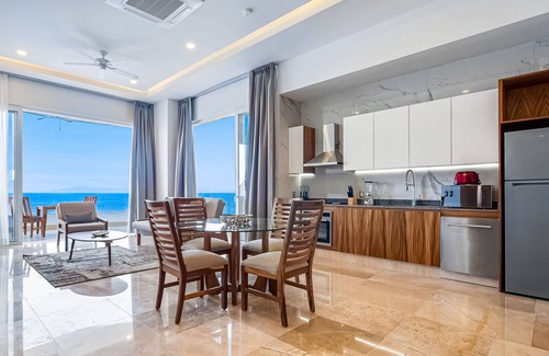 Mismaloya Condo | Incredible ocean-view condo with amazing pool, pool spa & balcony
