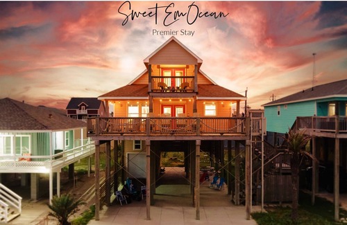 San Luis House | Incredible Ocean Sunrise Views, Sleeps 12, Experienced VRBO Premier 5 STAR Host
