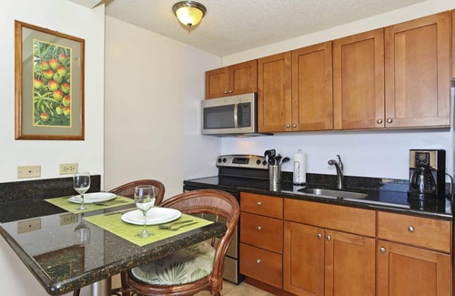 Waikiki Condo | Incredible Ocean views! Close to beach! A/C, Free Wi-Fi, Pool!
