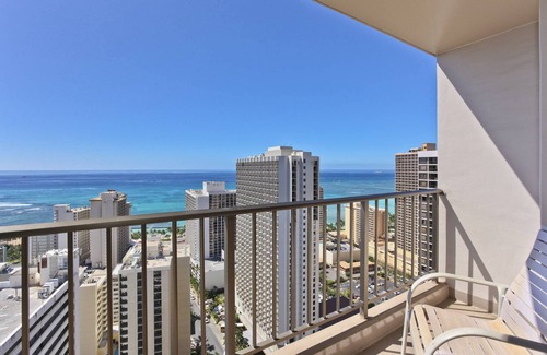 Waikiki Condo | Incredible Ocean views! Close to beach! A/C, Free Wi-Fi, Pool!