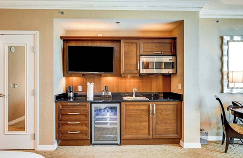Las Vegas Apartment | Incredible Pool & Sphere View Studio 7718