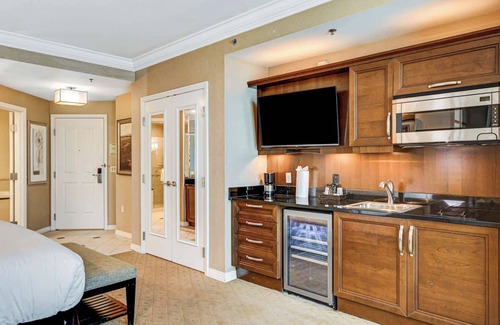 Las Vegas Apartment | Incredible Pool & Sphere View Studio 7718