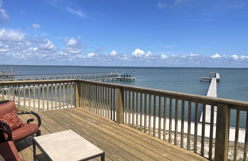 Rockport House | Incredible Sunsets and Big Fish Await on Copano Bay! Big Deck and Bigger Pier!