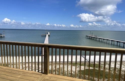 Rockport House | Incredible Sunsets and Big Fish Await on Copano Bay! Big Deck and Bigger Pier!