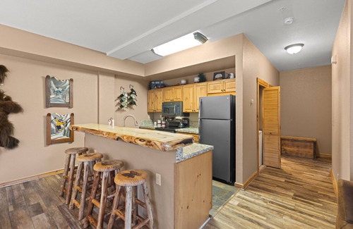 Lakeside Village House | Incredible Townhome with 2 Master Suites, River & Mountain View