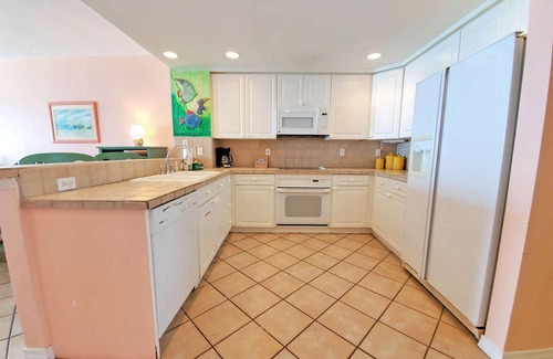 Pensacola Beach Condo | Incredible views from this 9th fl Emerald Isle unit!