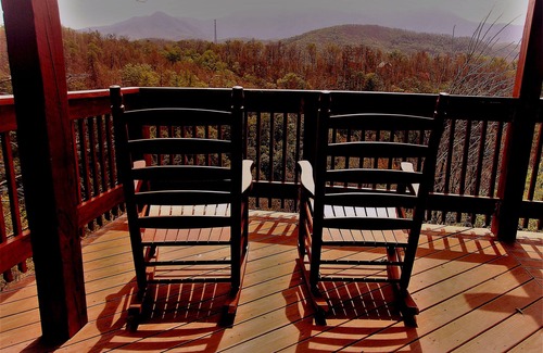 Gatlinburg Cabin | "Incredible Views" "Absolutely Wonderful" "Amazing" "A Dream" "Perfect" -Reviews