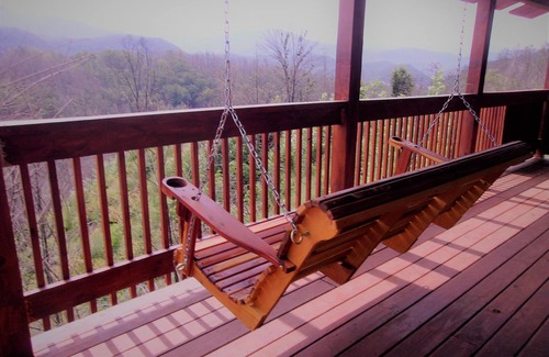 Gatlinburg Cabin | "Incredible Views" "Absolutely Wonderful" "Amazing" "A Dream" "Perfect" -Reviews