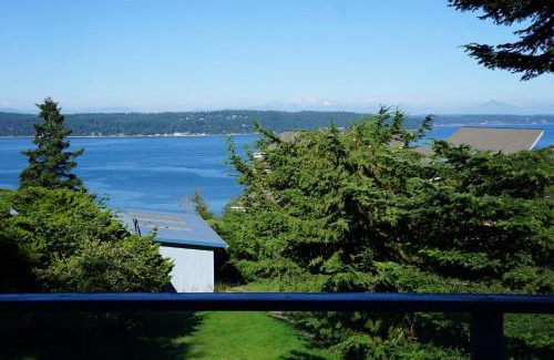Greenbank House | Incredible Water Views Deck Relaxing Retreat Greenbank Getaway by AvantStay