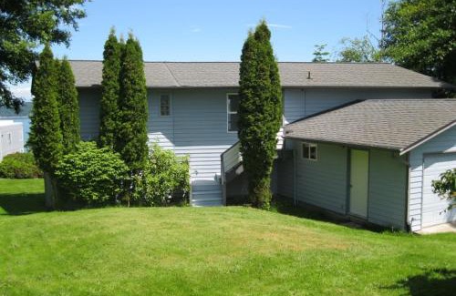 Greenbank House | Incredible Water Views Deck Relaxing Retreat Greenbank Getaway by AvantStay