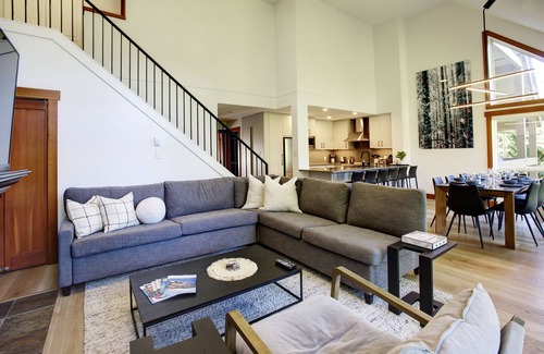 Blackcomb House | Incredibly renovated 3Bed on the 1st tee of the Fairmont GC