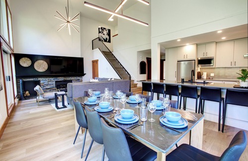 Blackcomb House | Incredibly renovated 3Bed on the 1st tee of the Fairmont GC