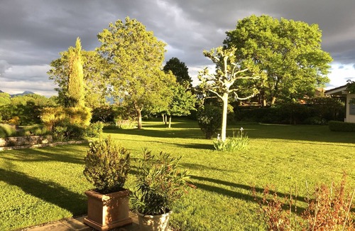 Collonge-Bellerive House | independent house in property with views of Mont Blanc.