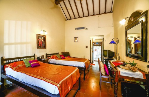 Kumbakonam Hotel | INDeco Hotels Swamimalai, Kumbakonam