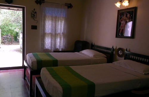 Kumbakonam Hotel | INDeco Hotels Swamimalai, Kumbakonam