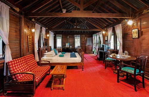 Yercaud Hotel | INDeco Lakeforest