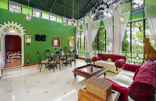 Yercaud Hotel | INDeco Lakeforest