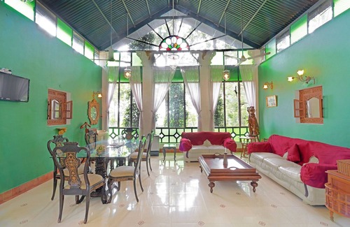 Yercaud Hotel | INDeco Lakeforest