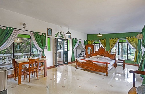 Yercaud Hotel | INDeco Lakeforest