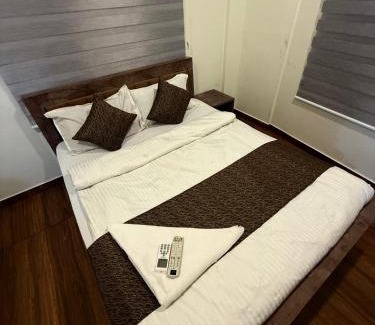 Shenoys Hotel | Indeo Residency