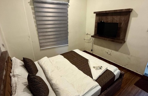 Shenoys Hotel | Indeo Residency
