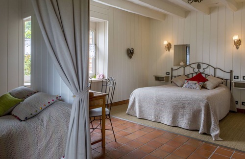 Boisset House | Independant, comfortable gîte for 6 to 10 people, large garden and swimming pool