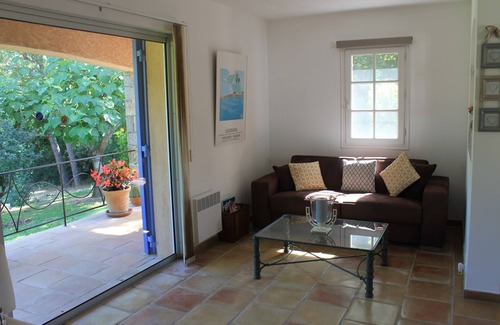 Tourrettes House | Independent 30m2 bedroom twinned with Provencal country house