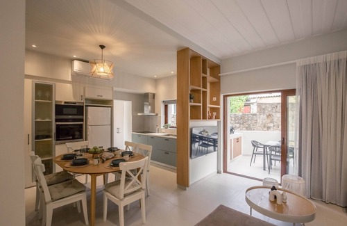 Armenoi Villa | Ιndependent and cozy residence with 3 bedrooms, 3 bathrooms and outdoor pool.