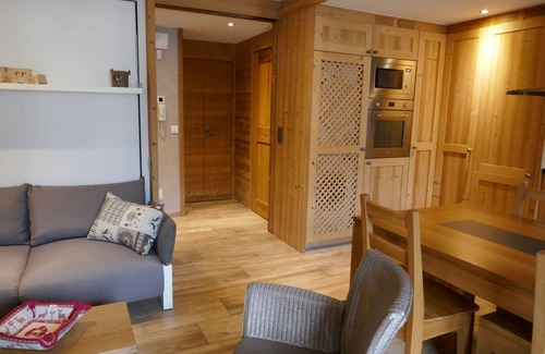 Samoens House | Independent apartment in a beautifully renovated old house in the village center