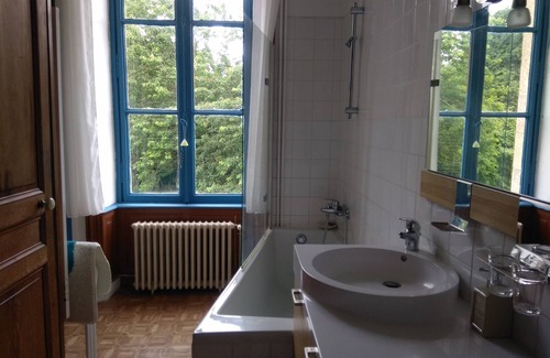 Henon Other | Independent cottage in castle 3 bedrooms 7 sleeps 15kms sea