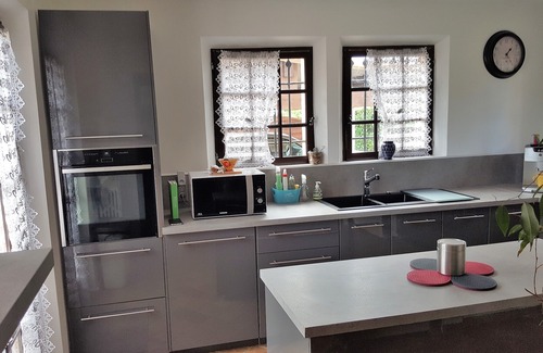 Chateauneuf-Grasse Villa | Independent Villa with Large Pool and Summer Kitchen
