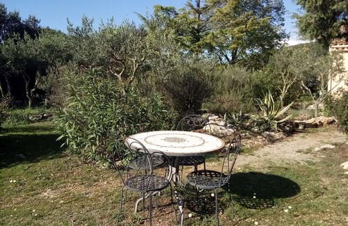 Lorgues House | Independent furnished 62m2 quiet in Lorgues + pool between sea and lake, animals