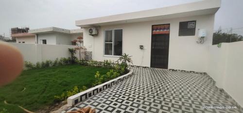 Noida Resort | Independent House with Garden