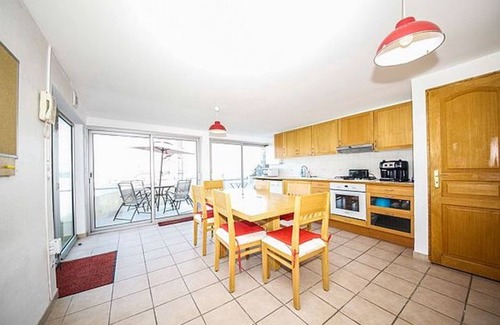 Suresnes House | Independent house with terrace and garden, Eiffel Tower view.