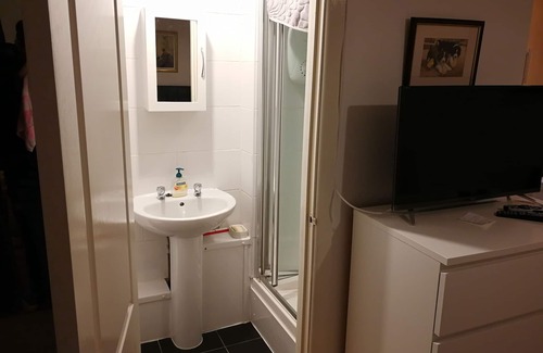 Cambridge House | Independent one bedroom apartment with its own private access