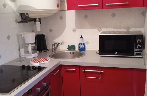 Thabor - Saint-Helier Bed & Breakfast | Independent private room with private garden.