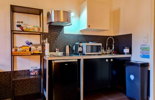 Saint-Priest House | Independent studio with direct access to the garden in a charming house