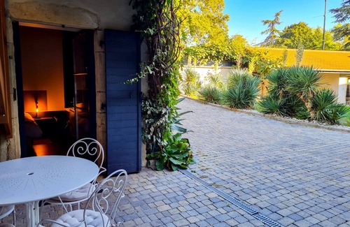 Saint-Priest House | Independent studio with direct access to the garden in a charming house