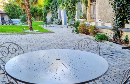 Saint-Priest House | Independent studio with direct access to the garden in a charming house