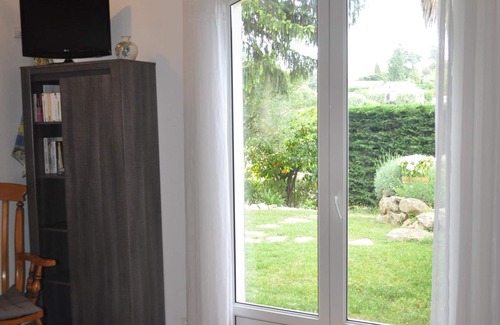 Antibes Apartment | INDEPENDENT T2, DUPLEX, IN VILLA 4 * NN - Ground floor - POOL - AIR CONDITIONING - PK