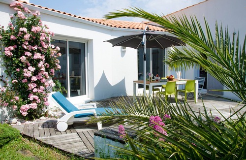 LHoumeau House | Independent villa on closed garden